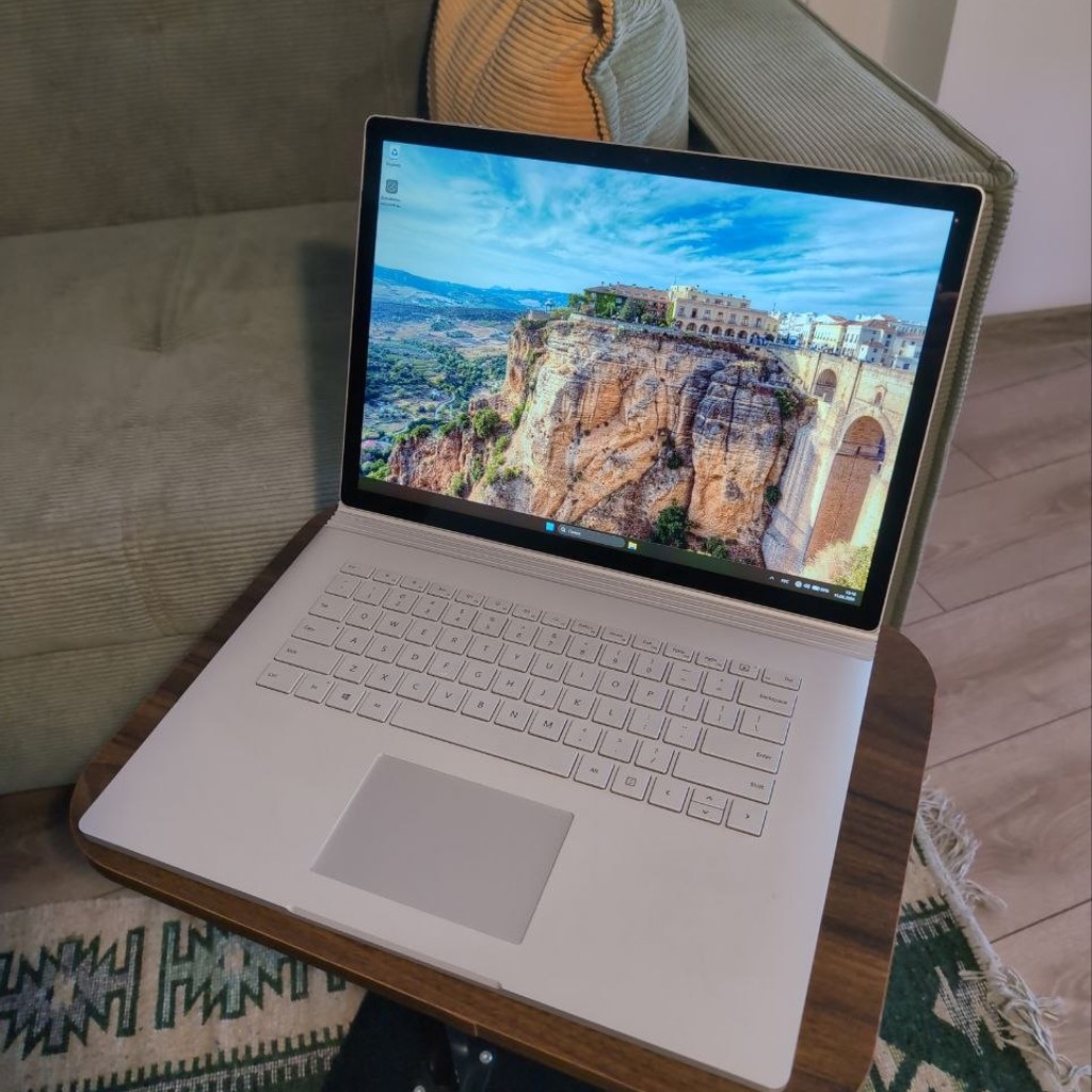 Microsoft Surface Book 2