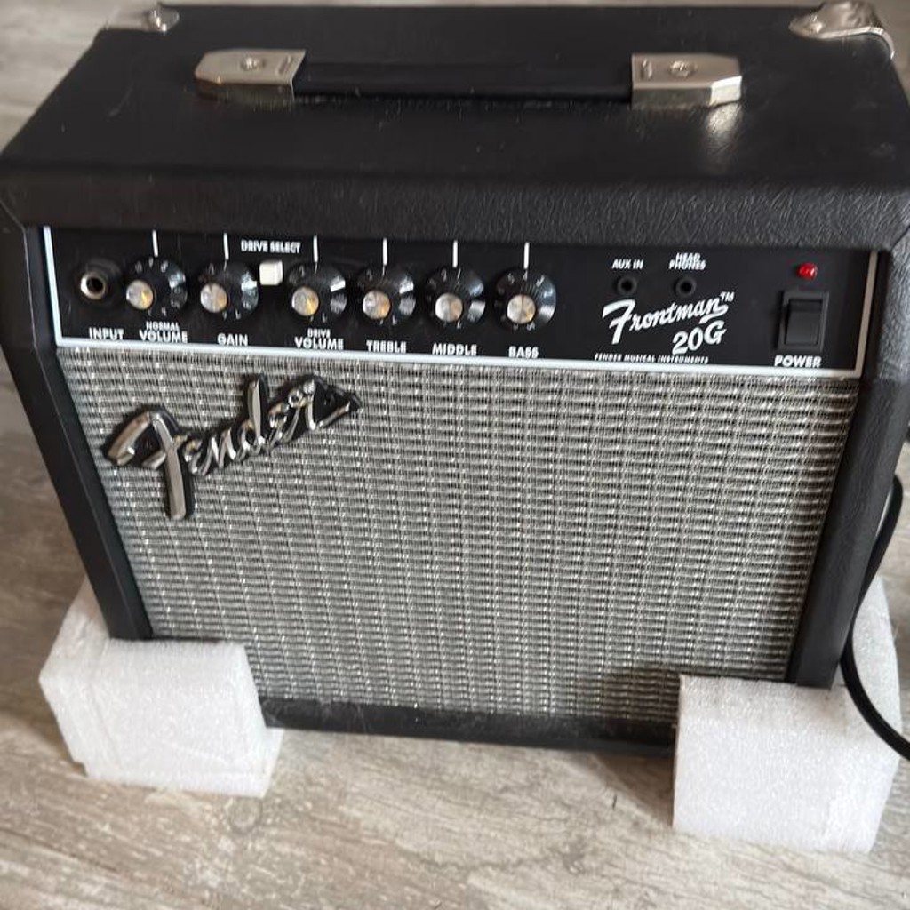 Комбик Fender Frontman 20G