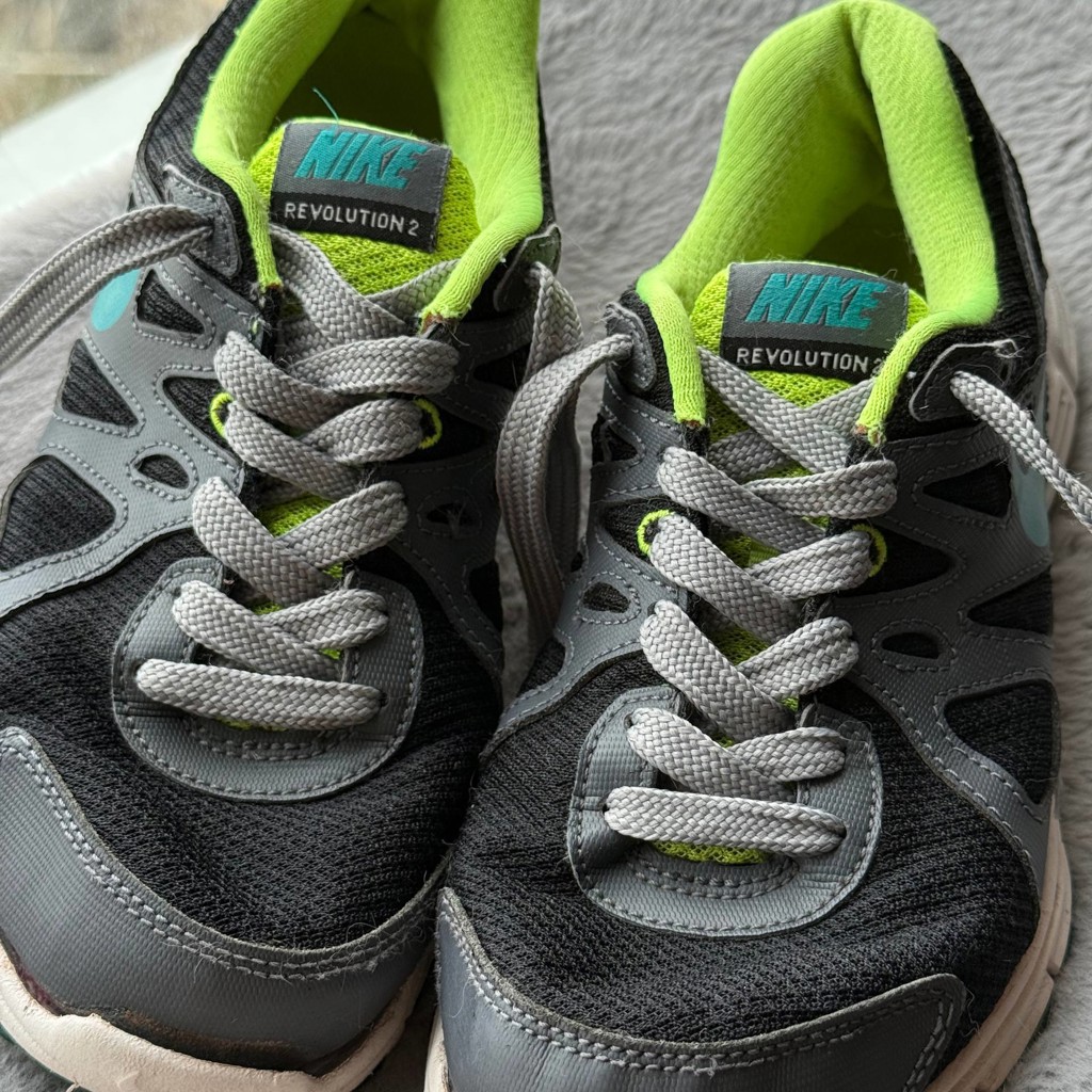 Кроссовки Nike Revolution 2