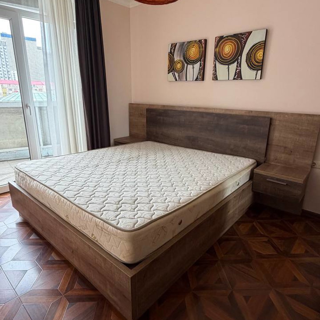 Кровать с матрасом
