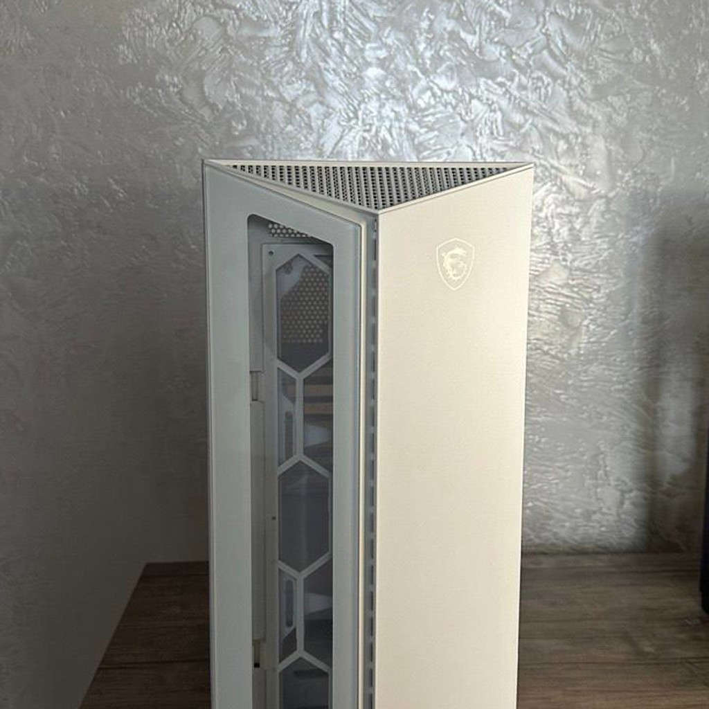 Корпус ПК MSI MPG GUNGNIR 110R