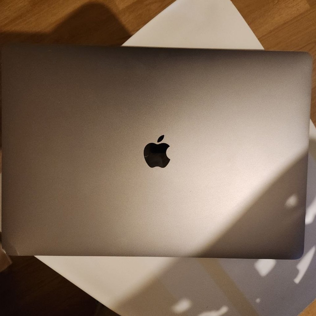 MacBook Pro 16