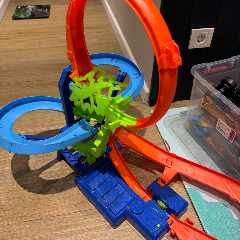 Трек Hot Wheels Stunt Track Mid-Air