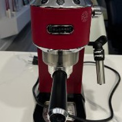 Рожковая кофемашина Delonghi Dedica EC685 - фото 2