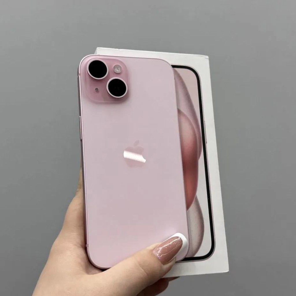 IPhone 15 pink