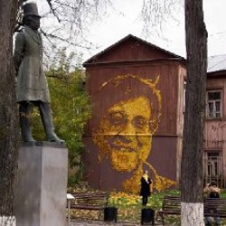 Портрет Юрия Шевчука из кленовых листьев - фото 2