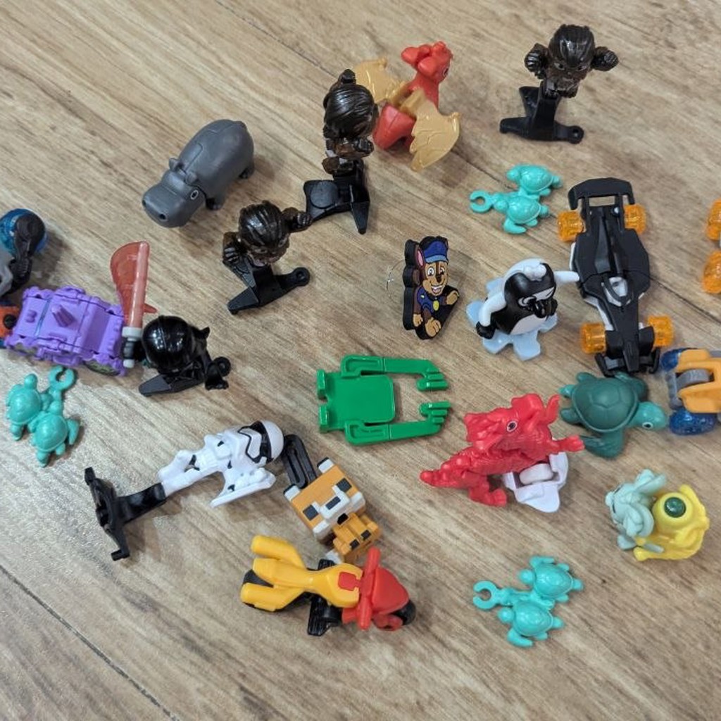 Маленькие игрушки и фигурки
