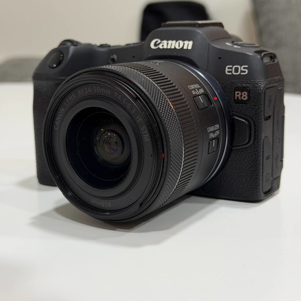 Камера Canon R8