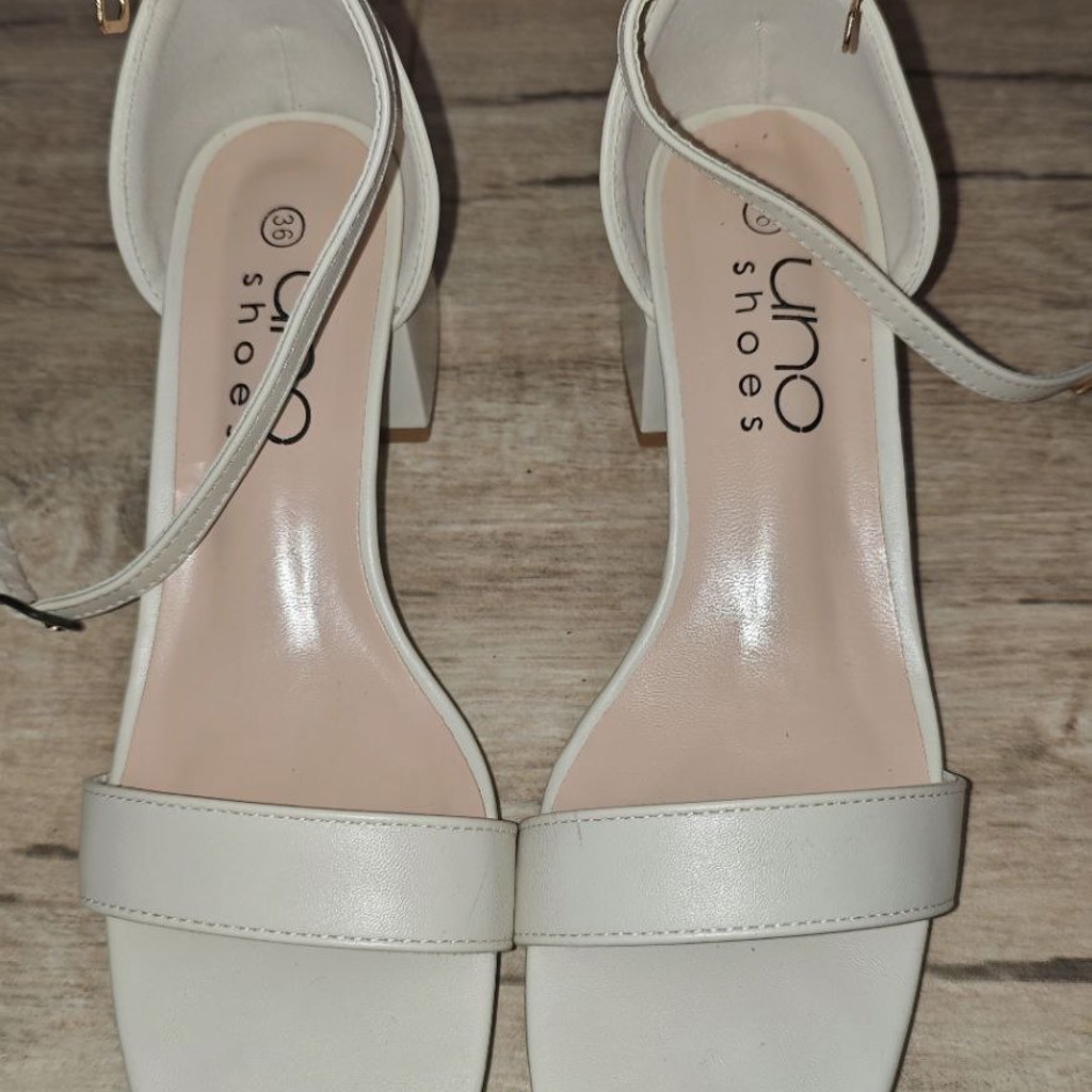 Босоножки Uno Shoes