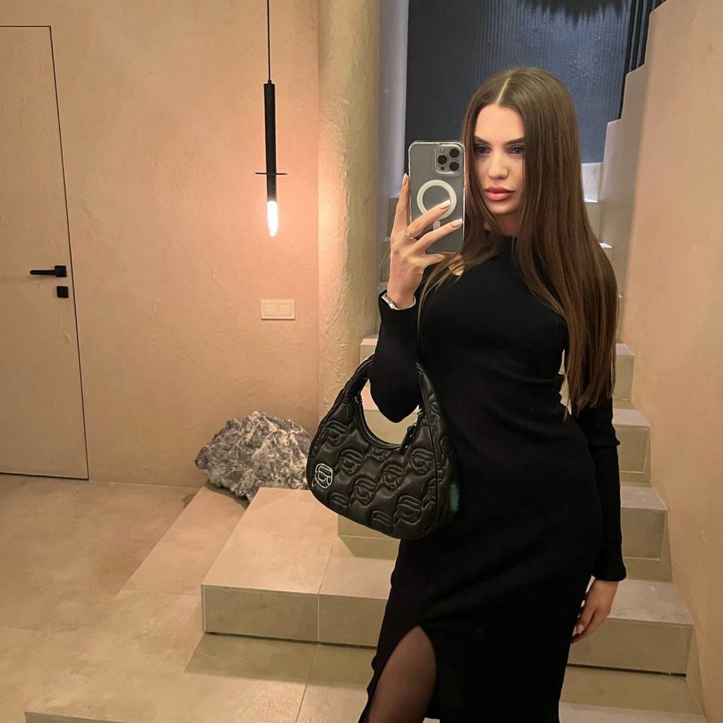 Серое платье