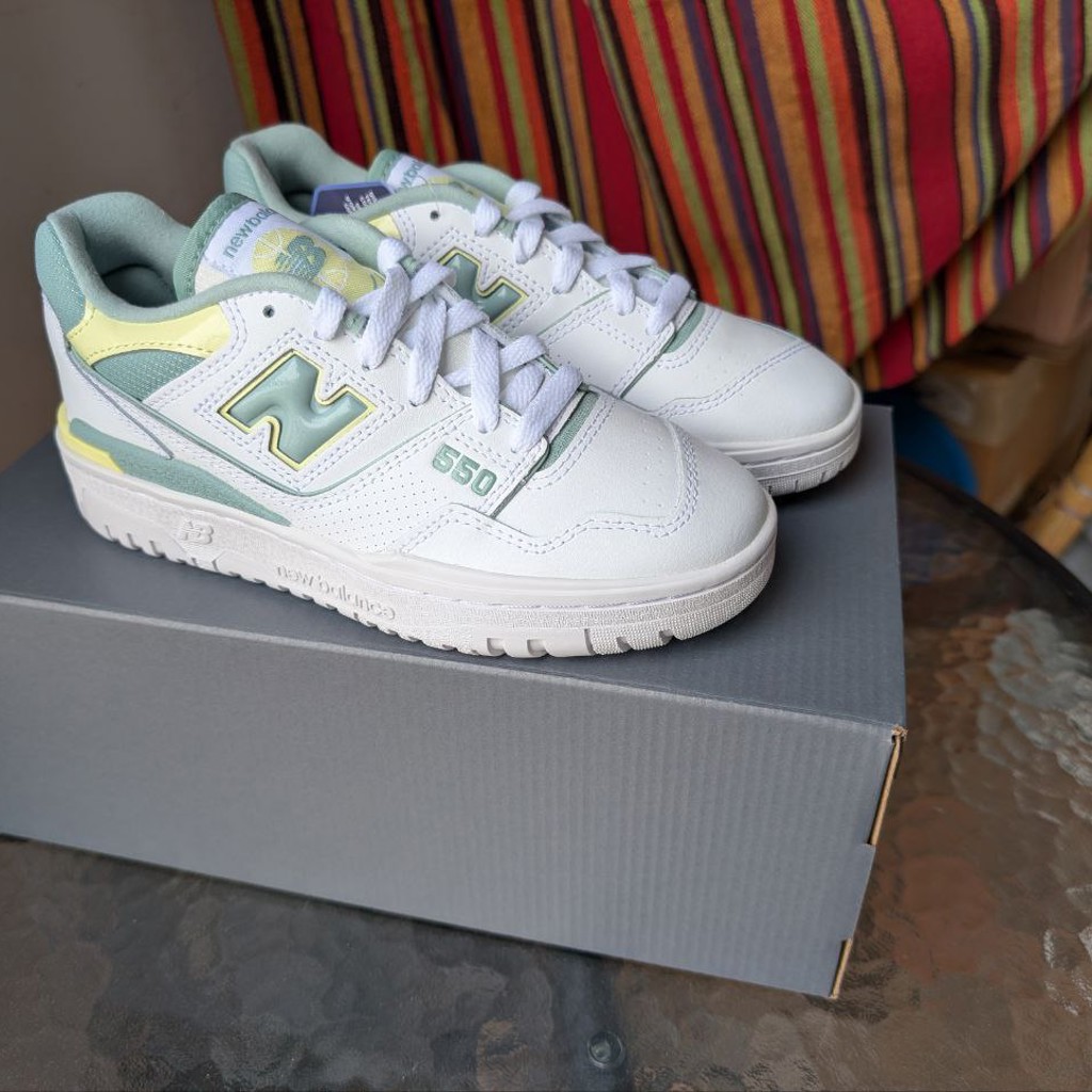 Женские кроссовки New Balance 550