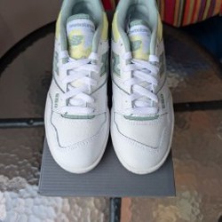 Женские кроссовки New Balance 550 - фото 2