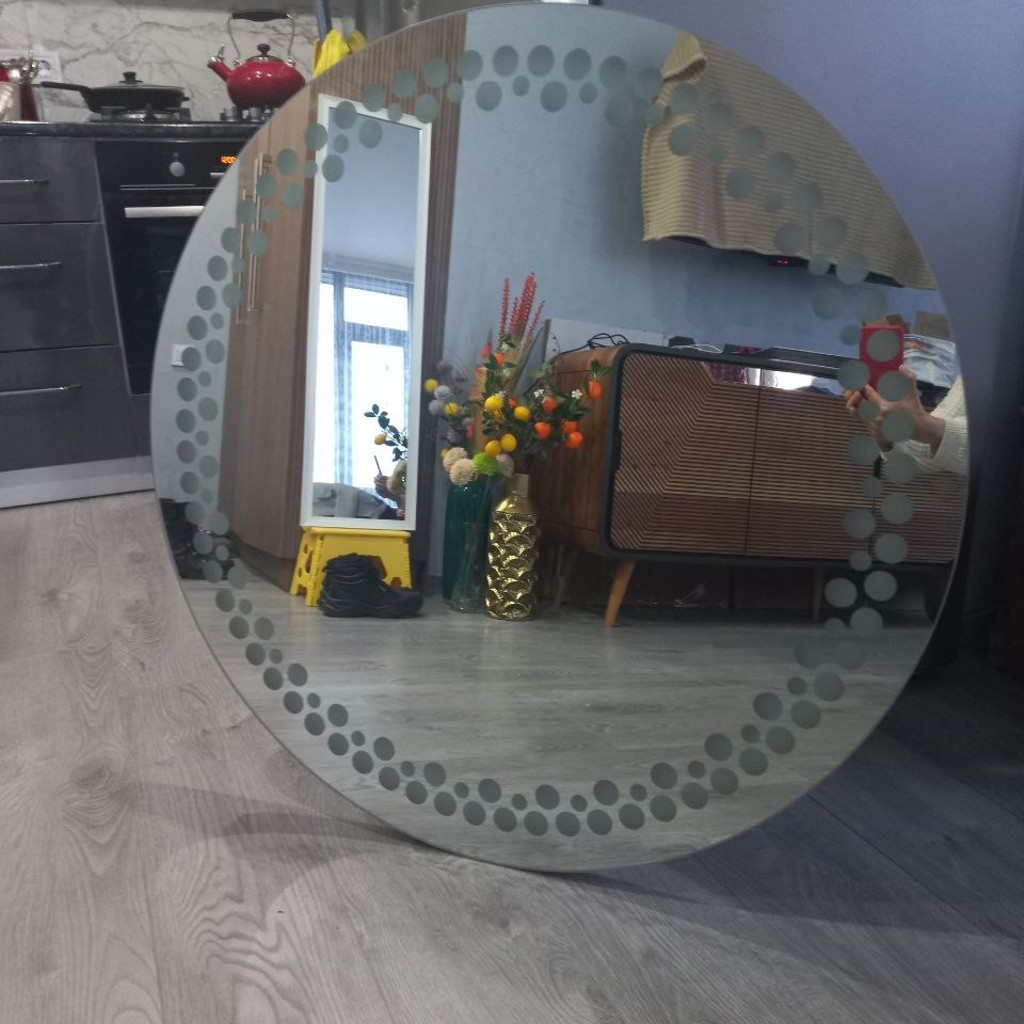 Декоративное зеркало с подсветкой