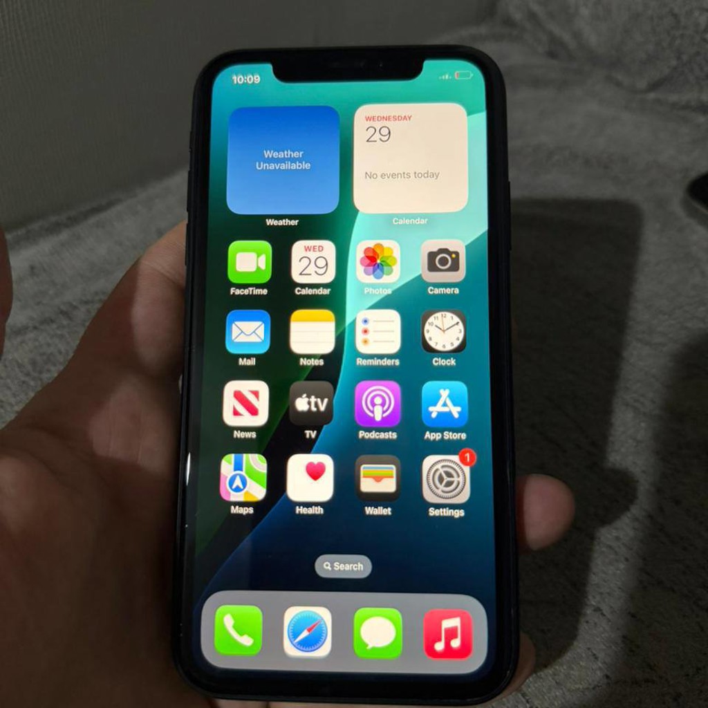 Телефон iPhone XR
