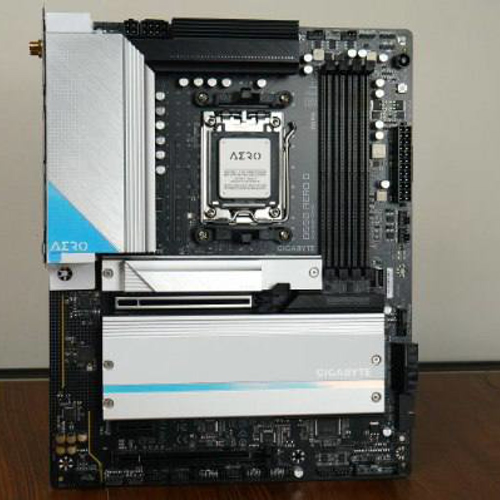Материнская плата Gigabyte B650 AERO G