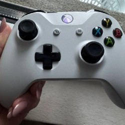 Xbox One S - фото 2