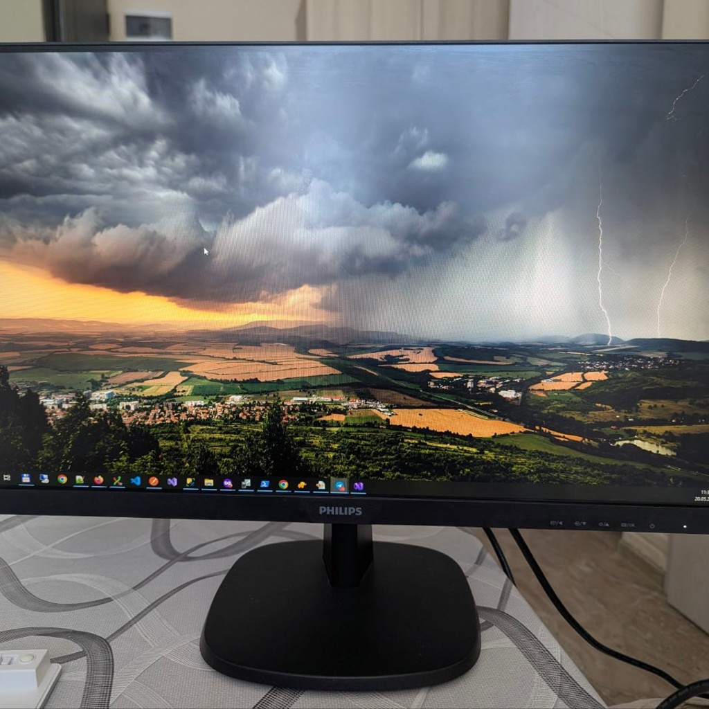 Монитор Philips 243V7Q