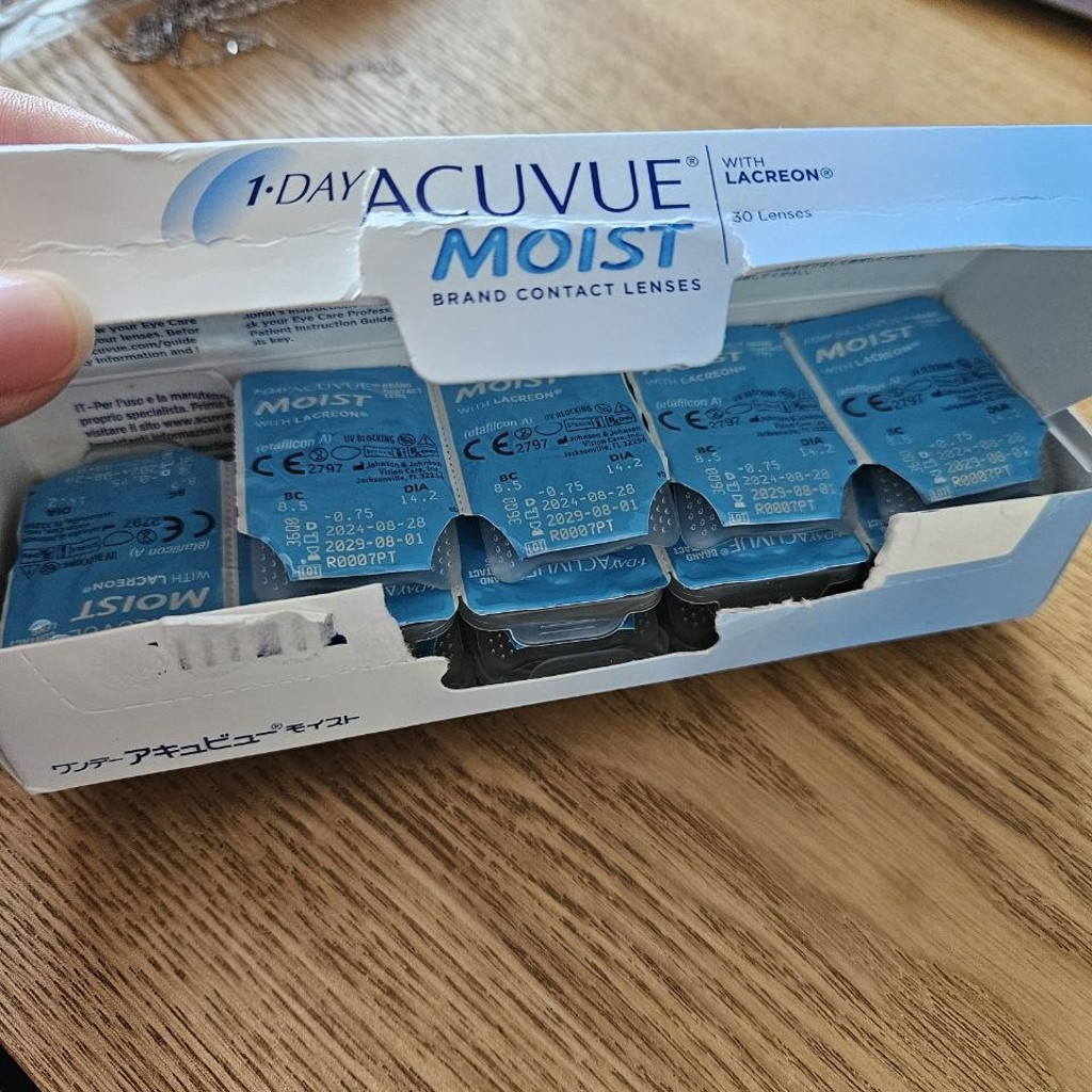 Линзы Aquvue moist