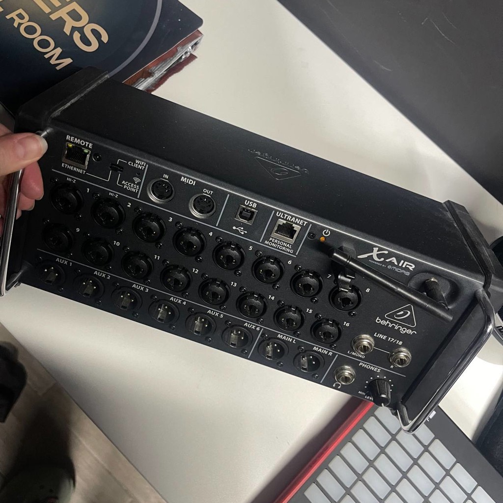 Behringer X Air XR18