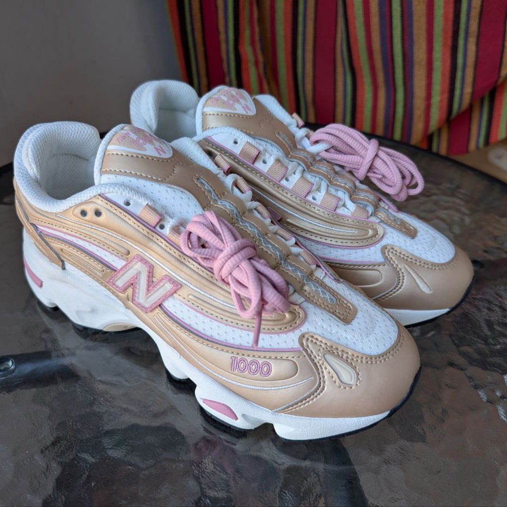 Женские кроссовки New Balance 1000