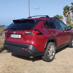 Toyota rav4 LE - фото 2