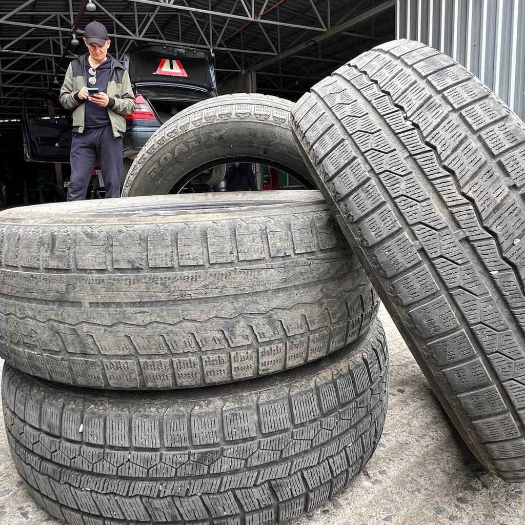 Комплект шин RoadX 225/65 R17