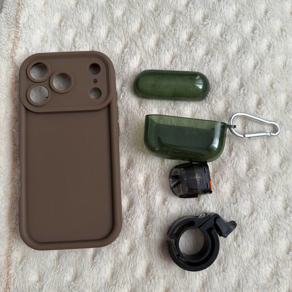 Чехол на iPhone 17 Pro