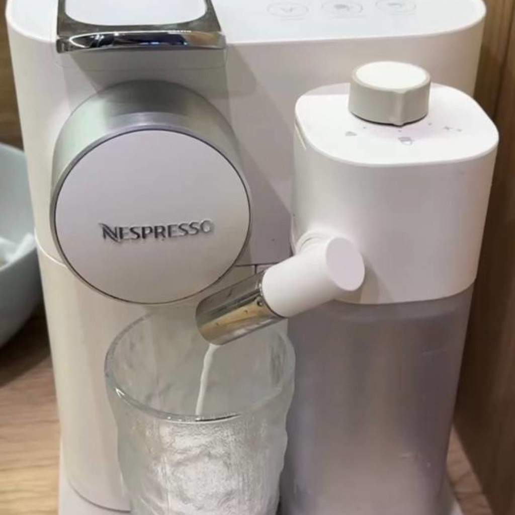 Капсульная кофемашина Nespresso Gran Lattissima