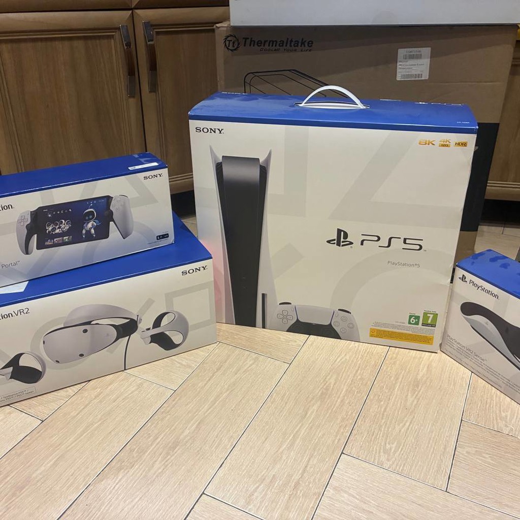 Пустые коробки от PS5
