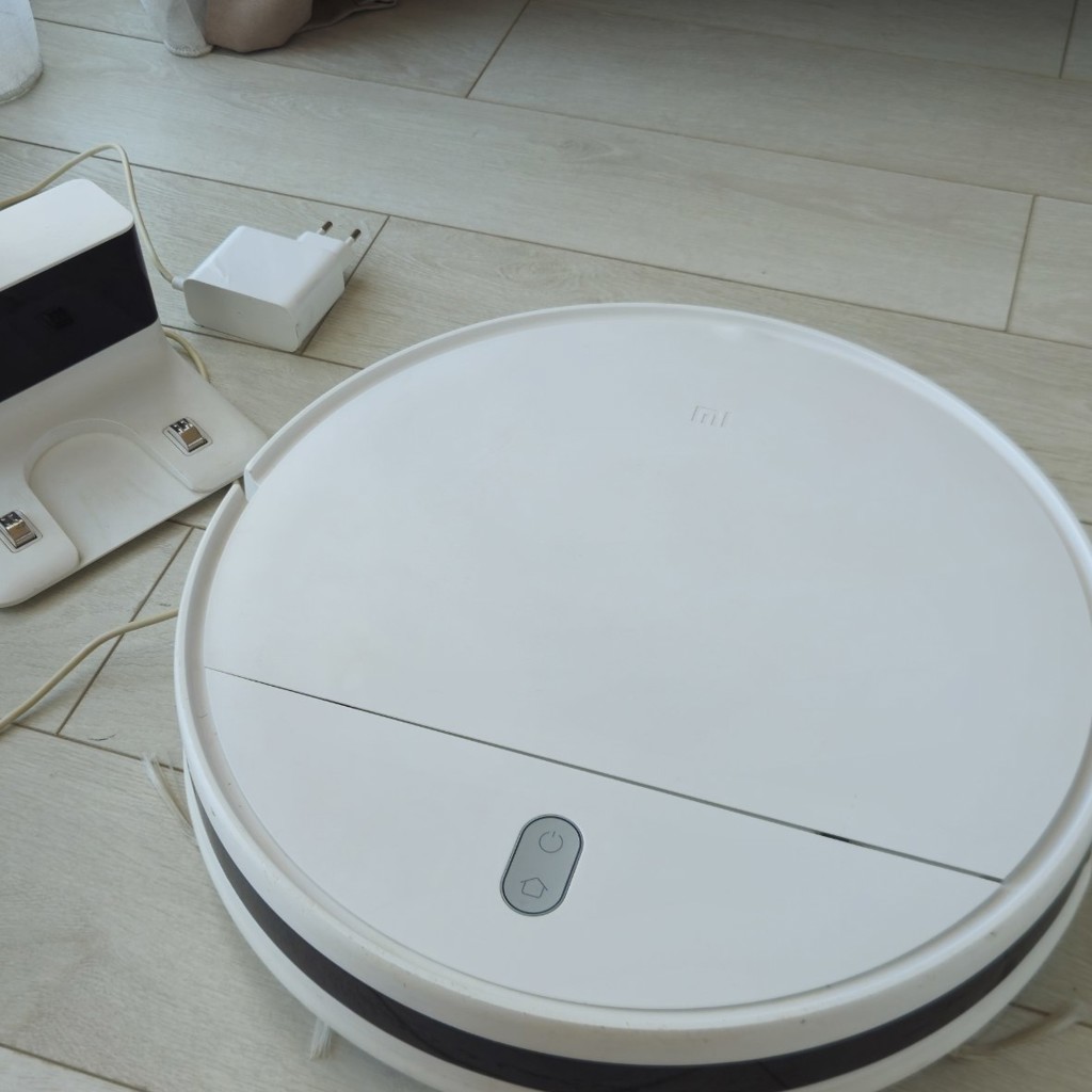 Робот пылесос Xiaomi Mi Robot Vacuum-Mop Essential