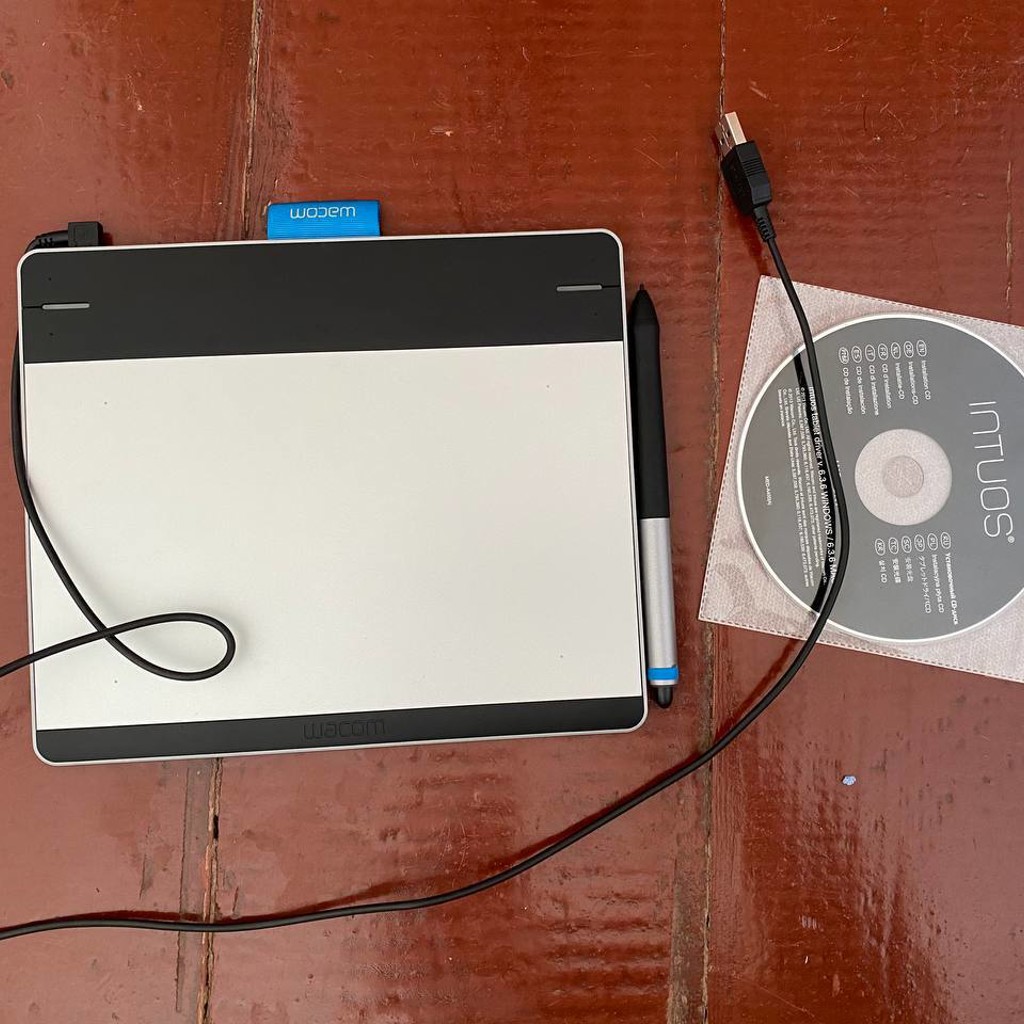Графический планшет Wacom Intuos Pen and Touch Small