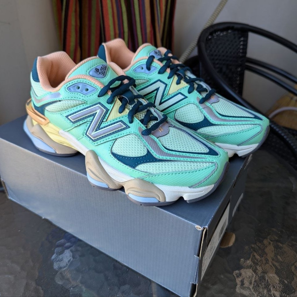 Женские кроссовки New Balance 9060