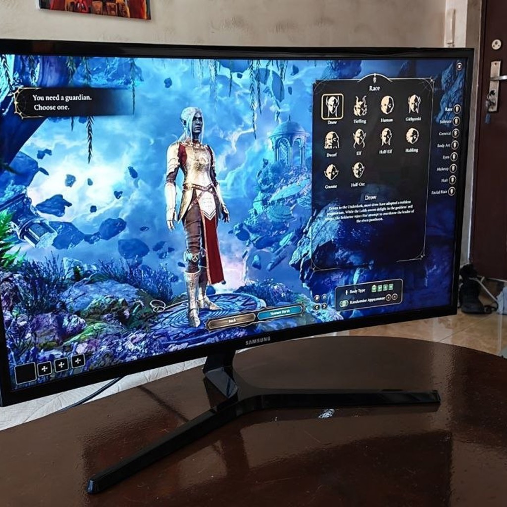 Монитор Samsung 27' Curved