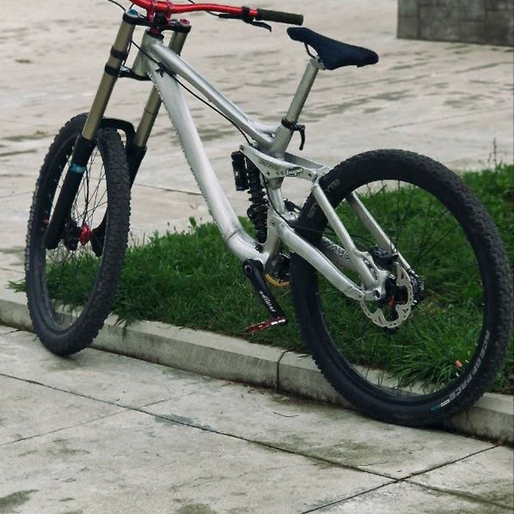 DH байк