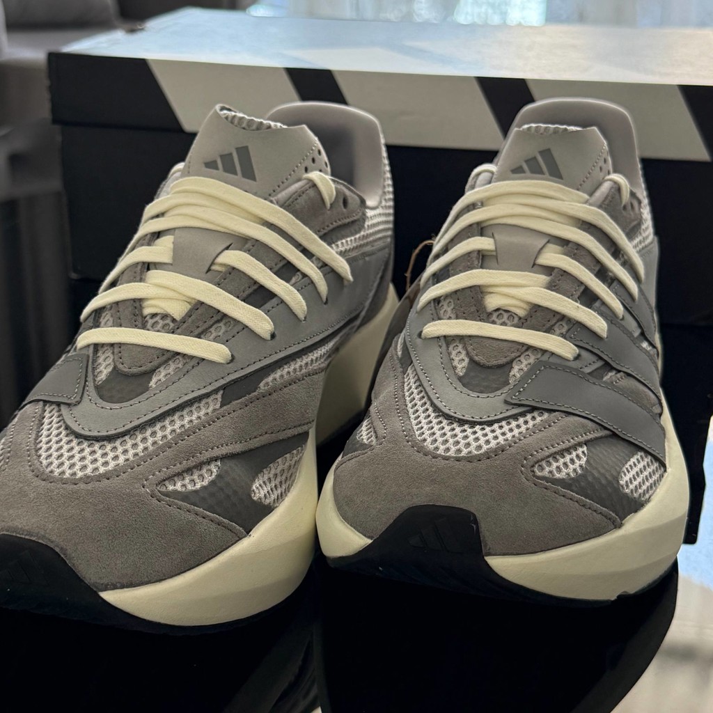 Кроссовки Adidas Lightblaze