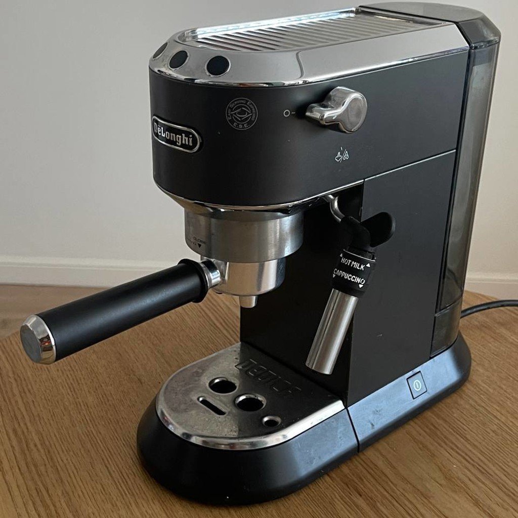 Кофеварка Delonghi ec685