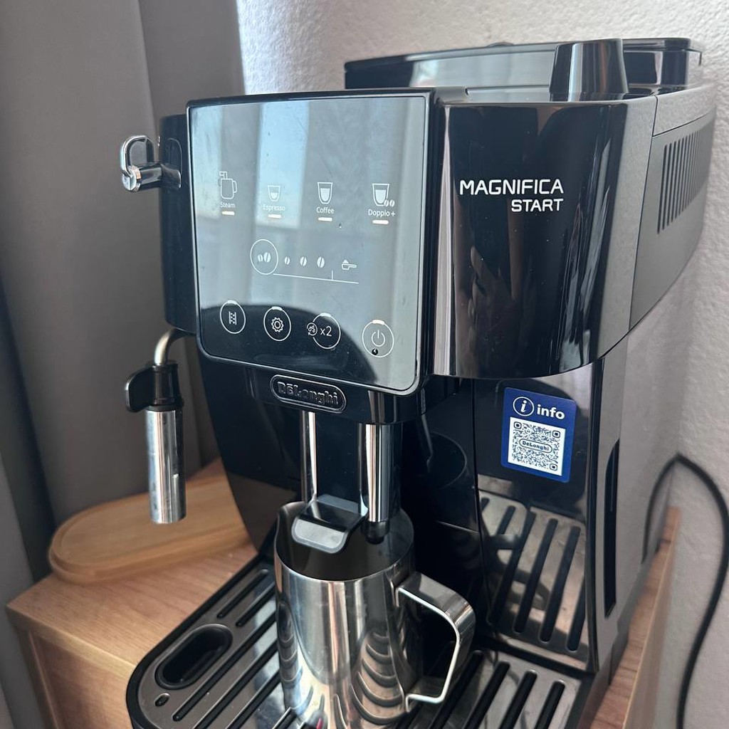Кофемашина DELonghi Magnifica Start