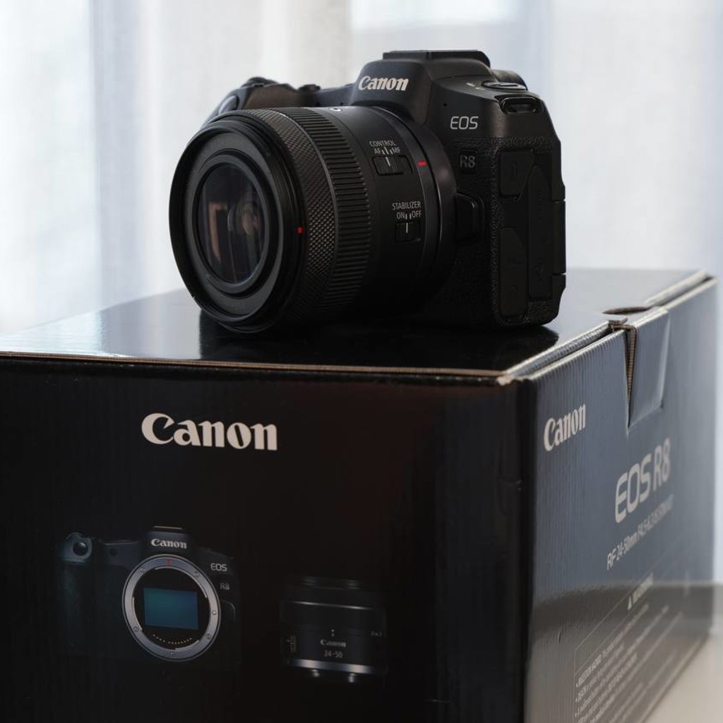Камера Canon R8