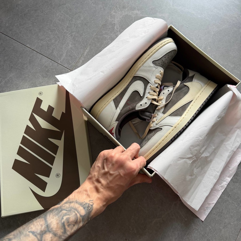 Nike Jordan Travis Scott