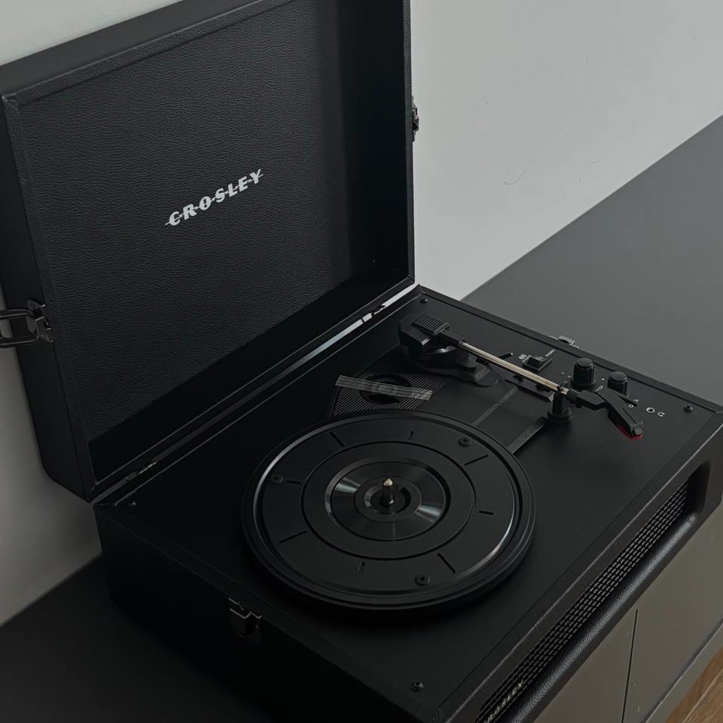 Виниловый проигрыватель Crosley Voyager