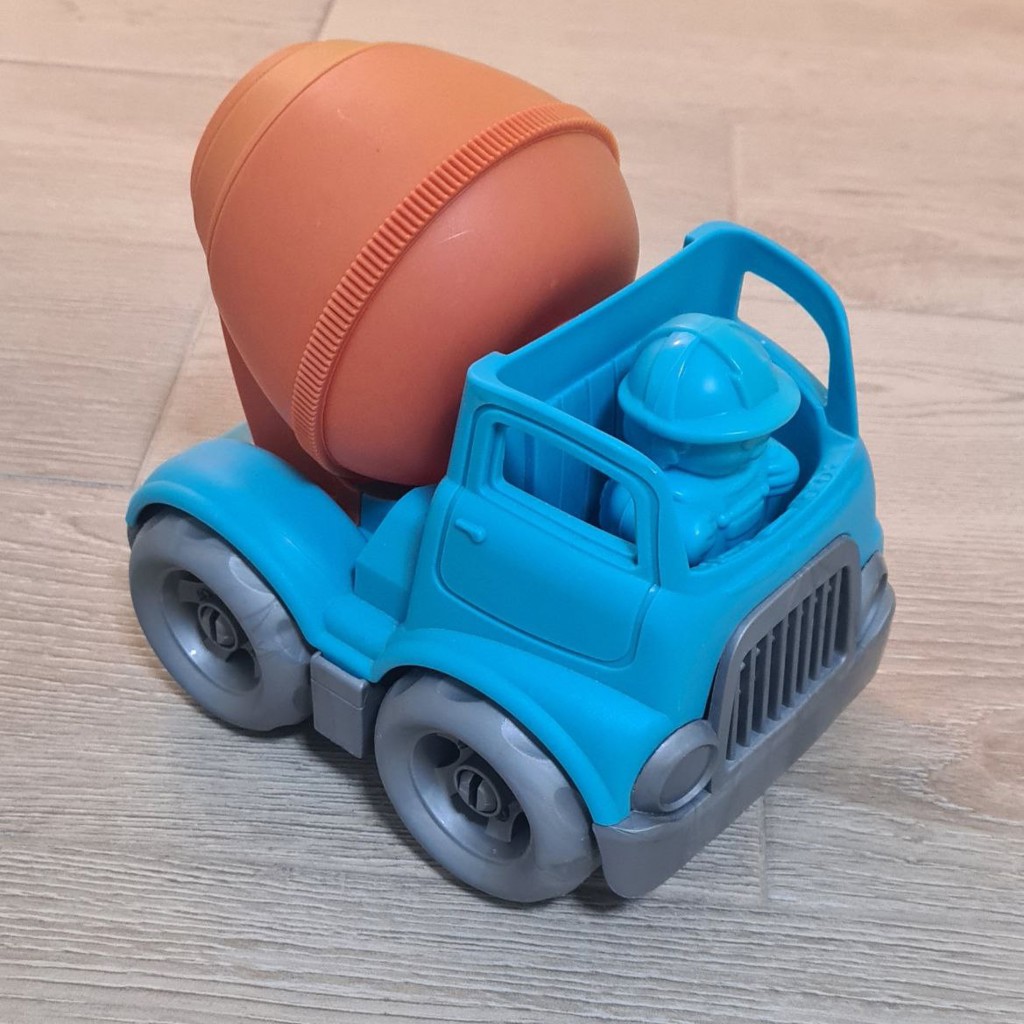 Игрушечная машинка