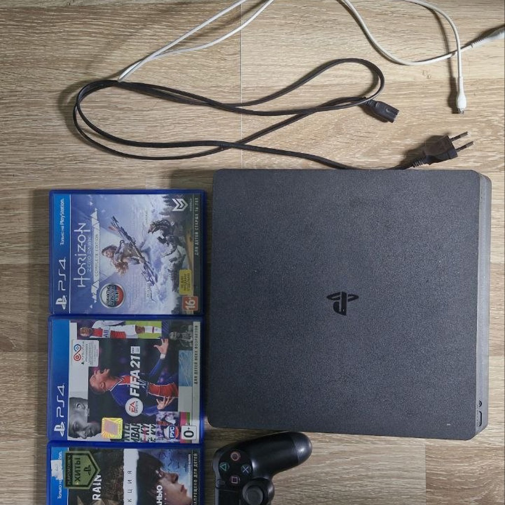 PlayStation 4 Slim