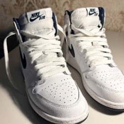 Кроссовки Air Jordan 1 Retro High OG BG 'Metallic Navy' - фото 2
