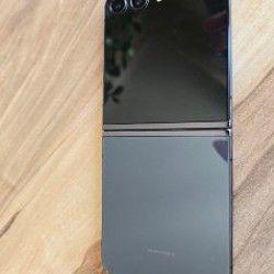 Samsung Galaxy Z Flip 5 - фото 2
