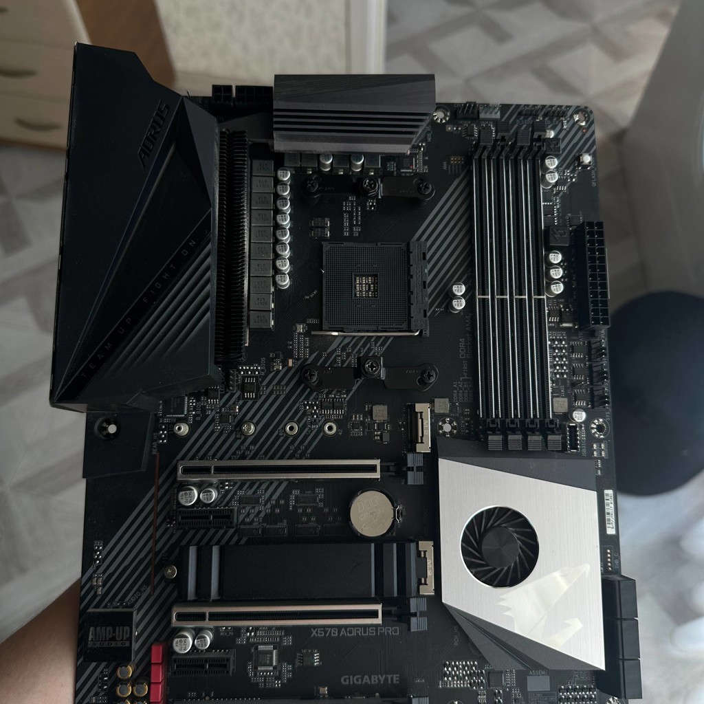 Gigabyte X570 AORUS PRO