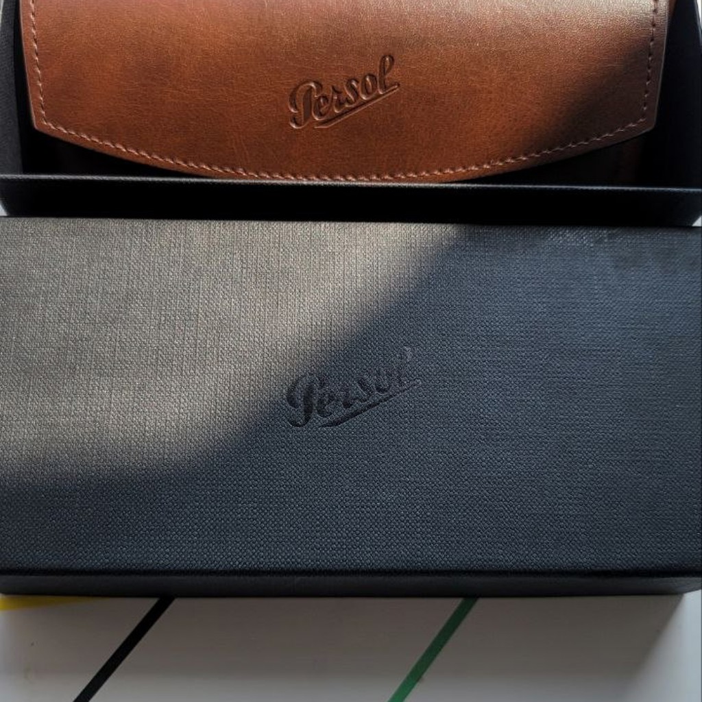 Солнцезащитные очки Persol