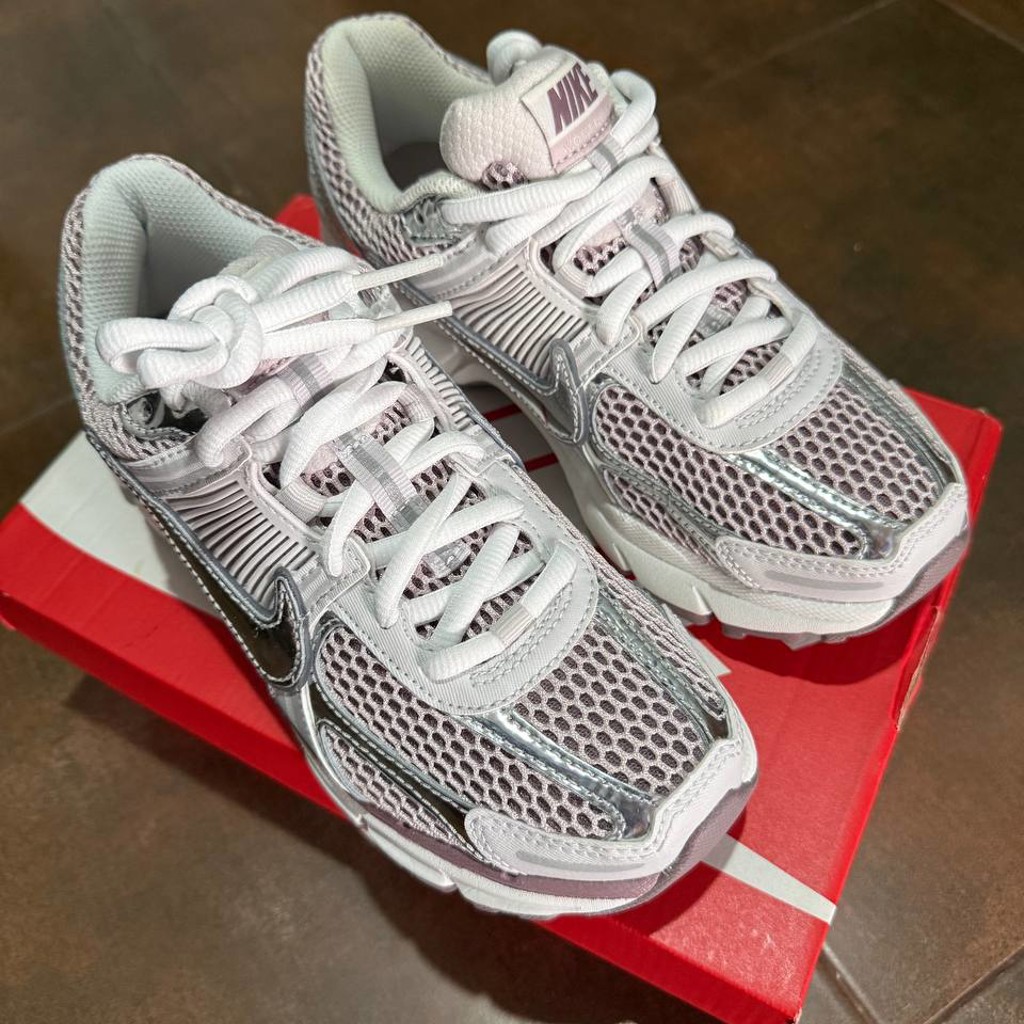 Кроссовки женские Nike Vomero 5