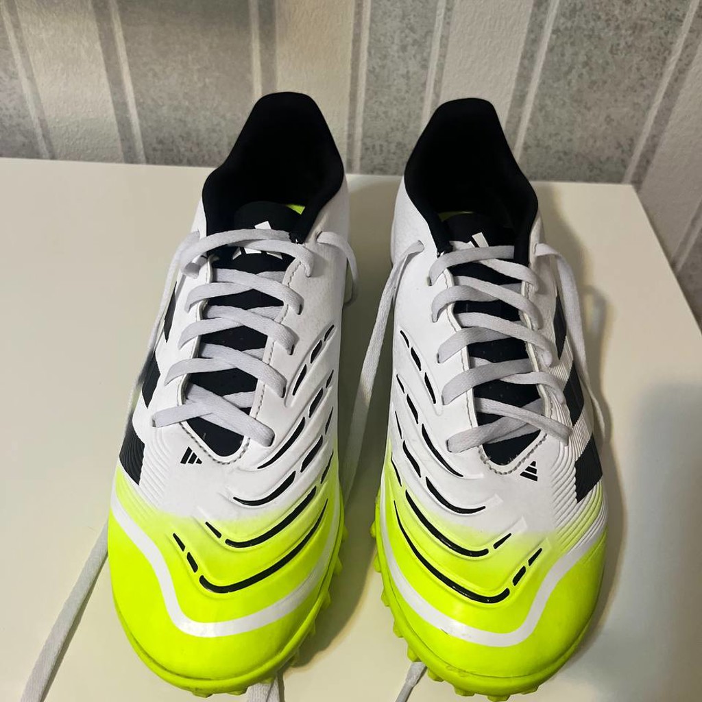 Футбольные бутсы Adidas Predator