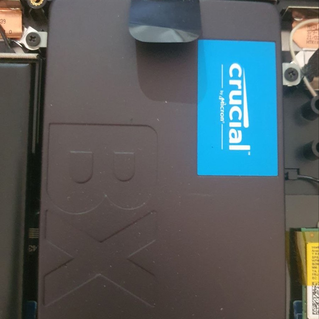 SSD-накопитель Crucial