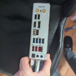 Gigabyte B650 AERO G - фото 3